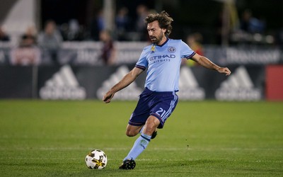 利来精华-C罗梅开二度赛后致敬球迷