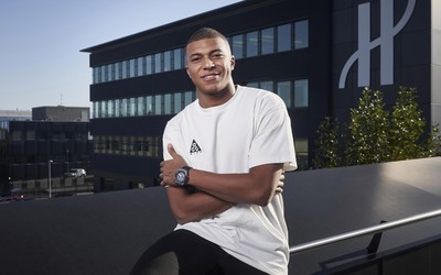 利来动态-什琴斯尼训练中受伤坚持不下火线